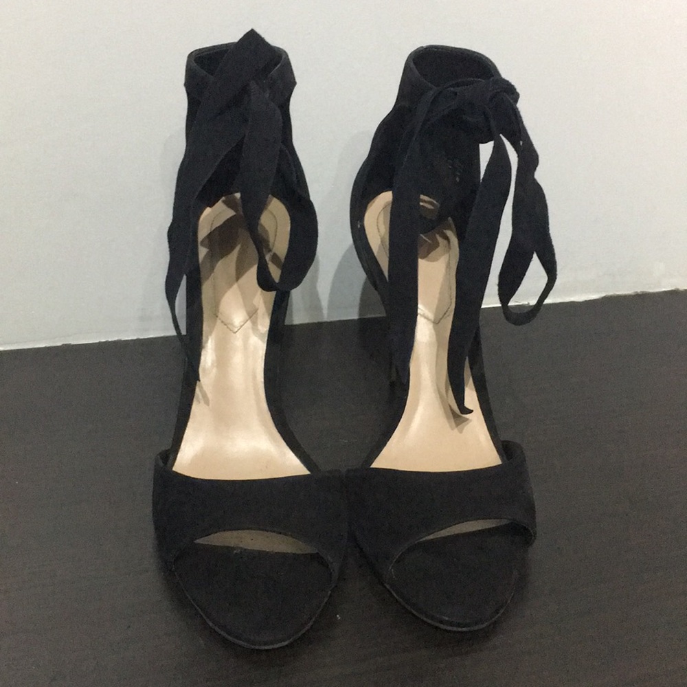 Classy bow tie shoes